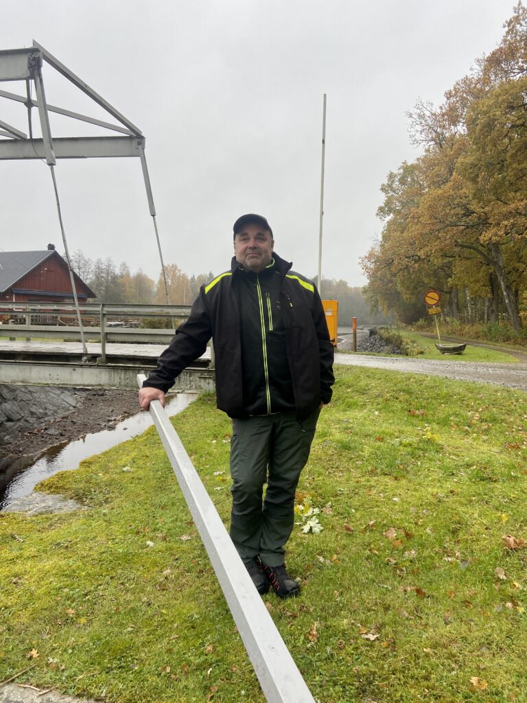 Janne slussar gästerna med hjärtat