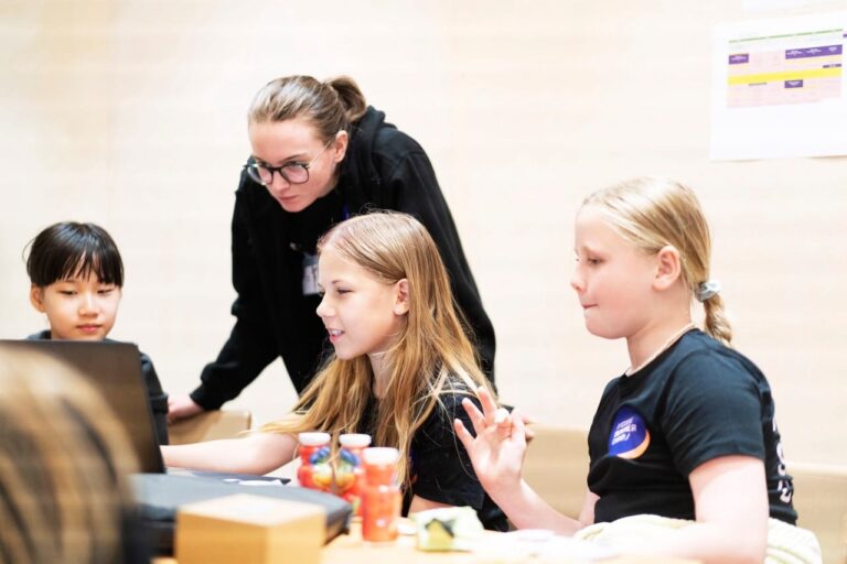 Programmeringslägret Code Summer Camp kommer till Arboga – ViS delfinansierar