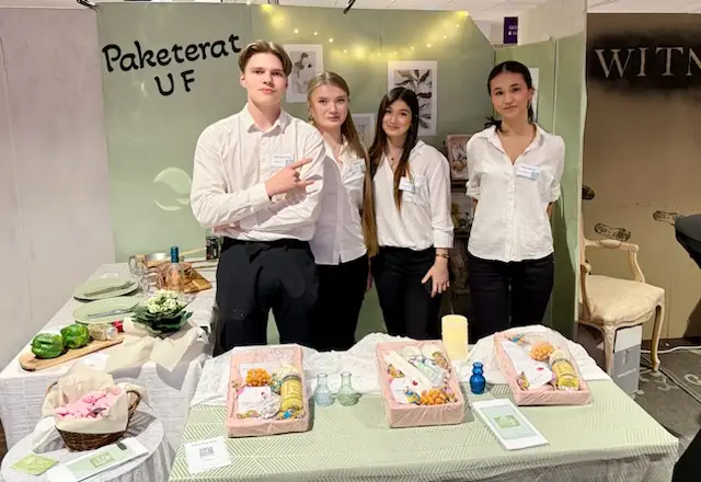 ViS stöttade gymnasieettor med inspirationsbuss till UF-mässan